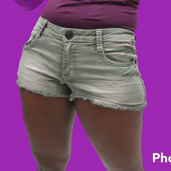 Southpole stretchy denim short shorts raw hem jeans in muted green size 7. - Picture 4 of 6